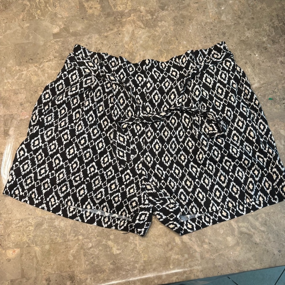 Black and White Patterned Women's Shorts